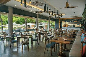 El Mangroove Papagayo, Autograph Collection