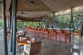 El Mangroove Papagayo, Autograph Collection