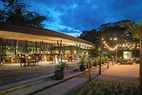 El Mangroove Papagayo, Autograph Collection
