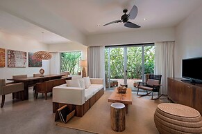 El Mangroove Papagayo, Autograph Collection