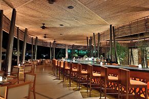 El Mangroove Papagayo, Autograph Collection