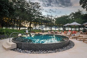 El Mangroove Papagayo, Autograph Collection