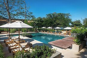 El Mangroove Papagayo, Autograph Collection