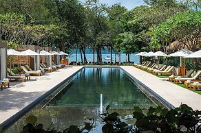 El Mangroove Papagayo, Autograph Collection