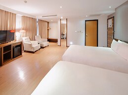 CHECK inn SELECT Hualien LinSen