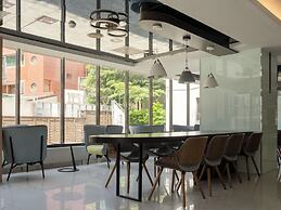 CHECK inn SELECT Hualien LinSen