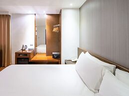 CHECK inn SELECT Hualien LinSen