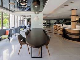 CHECK inn SELECT Hualien LinSen