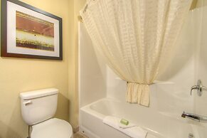 Cobblestone Inn & Suites - Holyoke