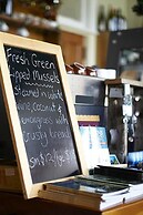 Salamanca Wharf Hotel