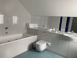 Salamanca Wharf Hotel