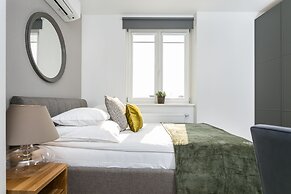 Venetian House Market Square Aparthotel