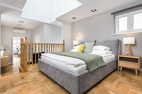 Venetian House Market Square Aparthotel