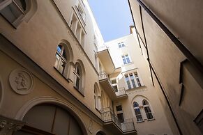 Venetian House Market Square Aparthotel