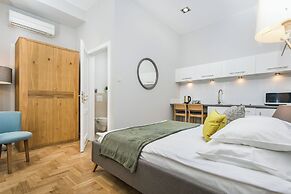 Venetian House Market Square Aparthotel