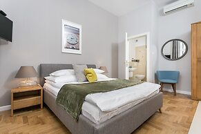 Venetian House Market Square Aparthotel