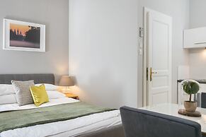 Venetian House Market Square Aparthotel