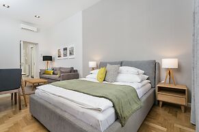 Venetian House Market Square Aparthotel