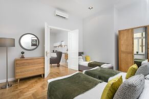 Venetian House Market Square Aparthotel