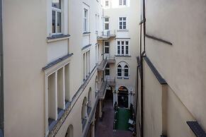 Venetian House Market Square Aparthotel