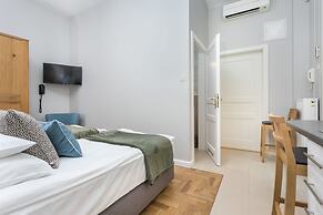 Venetian House Market Square Aparthotel