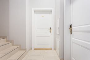 Venetian House Market Square Aparthotel