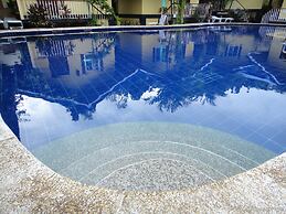 Blue Lagoon Inn & Suites