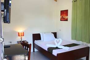 Blue Lagoon Inn & Suites