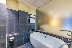 The Noble Swan Central Dong Du Hotel