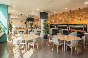 Madrid Airport Suites, Affiliated by Meliá