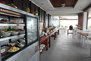 KC Beach Club & Pool Villas