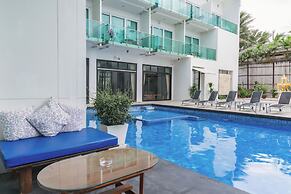 KC Beach Club & Pool Villas