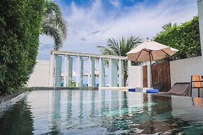 KC Beach Club & Pool Villas