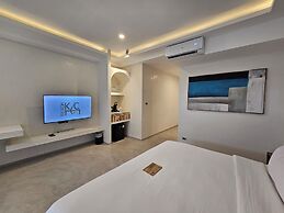 KC Beach Club & Pool Villas