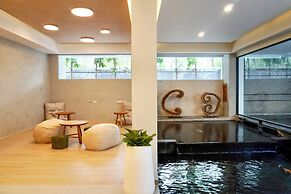 KC Beach Club & Pool Villas