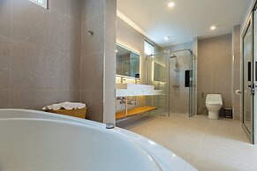 KC Beach Club & Pool Villas