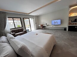 KC Beach Club & Pool Villas