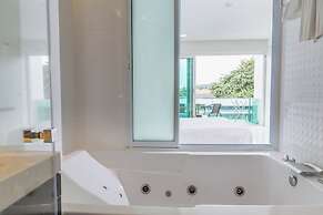 KC Beach Club & Pool Villas