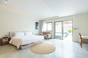 KC Beach Club & Pool Villas