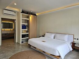 KC Beach Club & Pool Villas