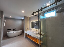 KC Beach Club & Pool Villas
