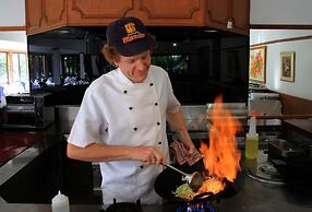 Paradise Hotel And Resort