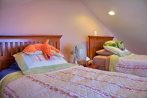 Birds of a Feather Victoria Oceanfront Studio Suites