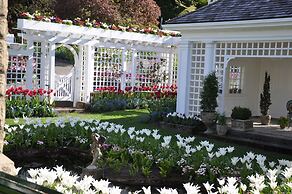 Birds of a Feather Victoria Oceanfront Studio Suites