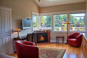 Birds of a Feather Victoria Oceanfront Studio Suites