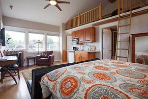 Birds of a Feather Victoria Oceanfront Studio Suites