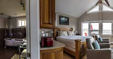 Birds of a Feather Victoria Oceanfront Studio Suites