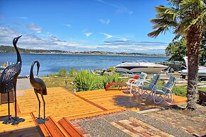 Birds of a Feather Victoria Oceanfront Studio Suites