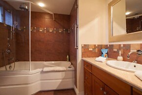 Birds of a Feather Victoria Oceanfront Studio Suites