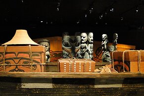 Birds of a Feather Victoria Oceanfront Studio Suites